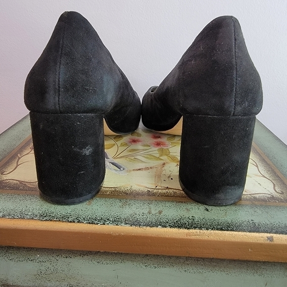 Saks Fifth Ave Galent Black Suede Pump Size 6 1/2 - Picture 9 of 14